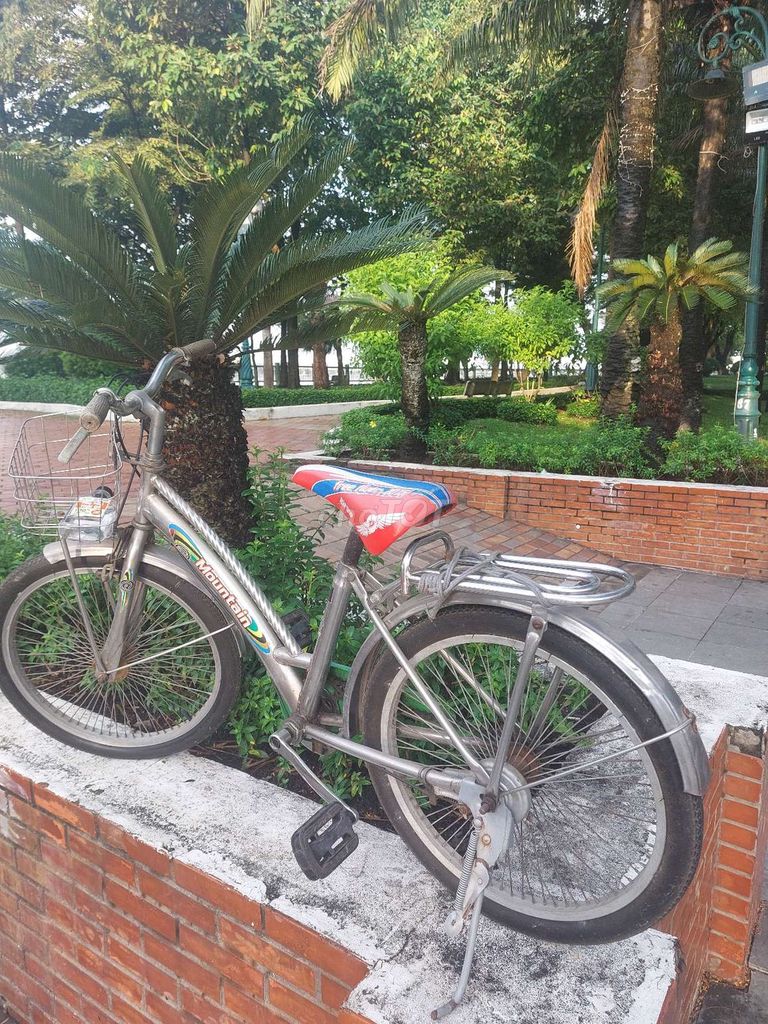 Xe đạp trẻ em Inox Bạc 6-12 tuổi. Mua bán Xe đạp tại Thành phố Biên Hòa Đồng Nai được đăng bởi Le Quoc Khanh hình 1