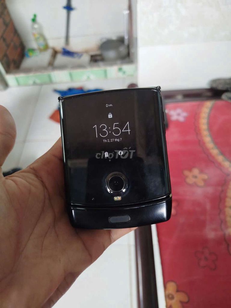Motorola Razr Màn hình gập màu Đen. Mua bán Điện thoại tại Huyện Bình Chánh Tp Hồ Chí Minh được đăng bởi Cún Con hình 1