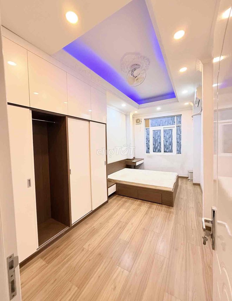 Nhà 5 PN 4WC Nguyễn Biểu, Trần Hưng Đạo Q1, cho làm CHDV