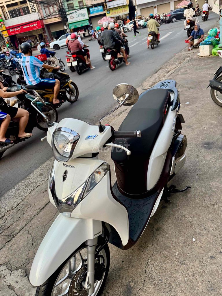 🔵🔵 SH Mode trắng nâu cuối 2014 rất đẹp có góp. Mua bán Xe máy tại Thành phố Biên Hòa Đồng Nai được đăng bởi XE MÁY CŨ THÀNH MỸ  hình 2