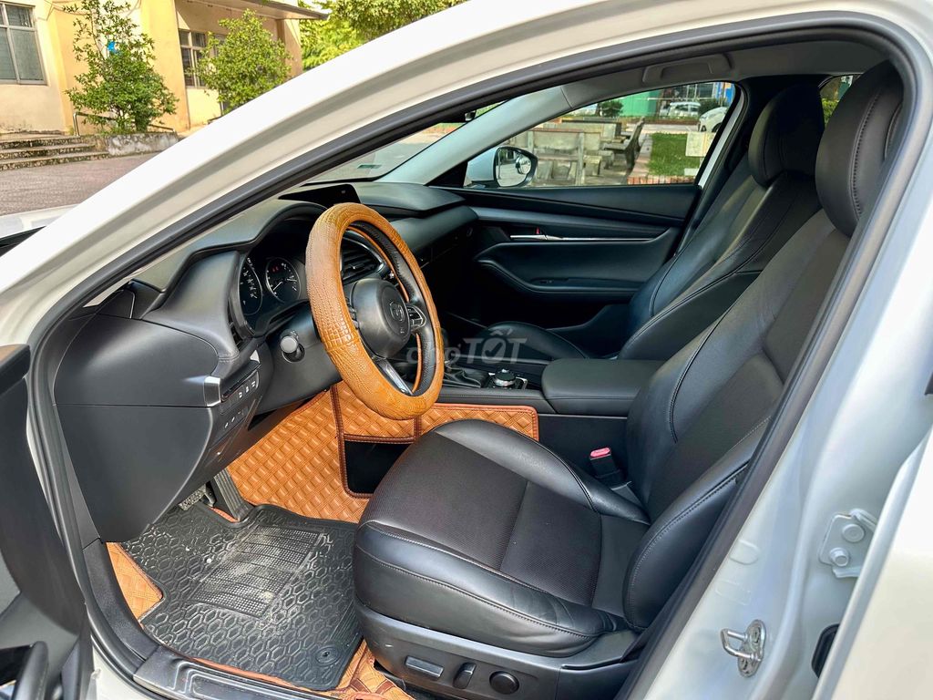 Mazda 3 2020 Sedan 1.5L Luxury - 30000 km. Mua bán Ô tô tại Quận Cầu Giấy Hà Nội được đăng bởi Trương Đức Trung hình 15