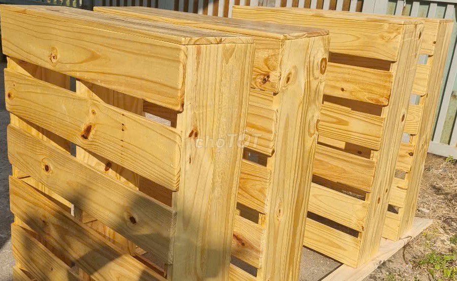 Giường pallet sơn pu