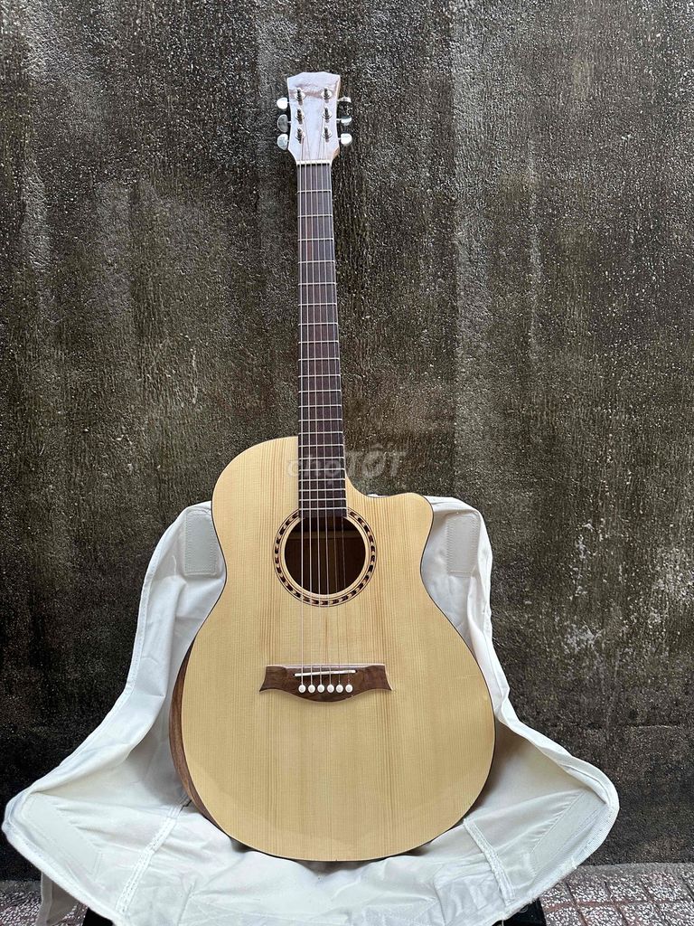 Đàn guitar mới ít dùng