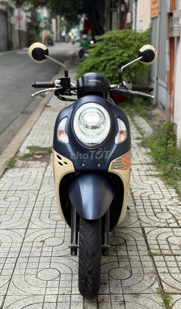 Владелец кремово-зеленого BSTP Honda Scoopy 110cc 2022