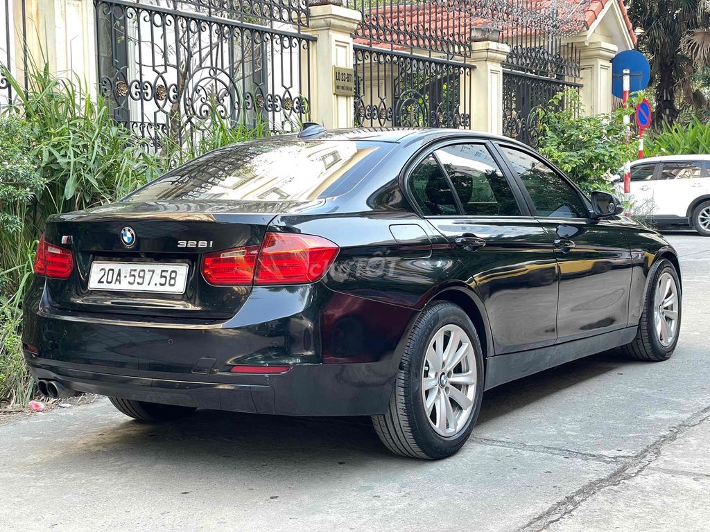 BMW 320i đời 2012 series 3 màu đen nội thất kem. Mua bán Ô tô tại Quận Nam Từ Liêm Hà Nội được đăng bởi Long xe lướt HN hình 5