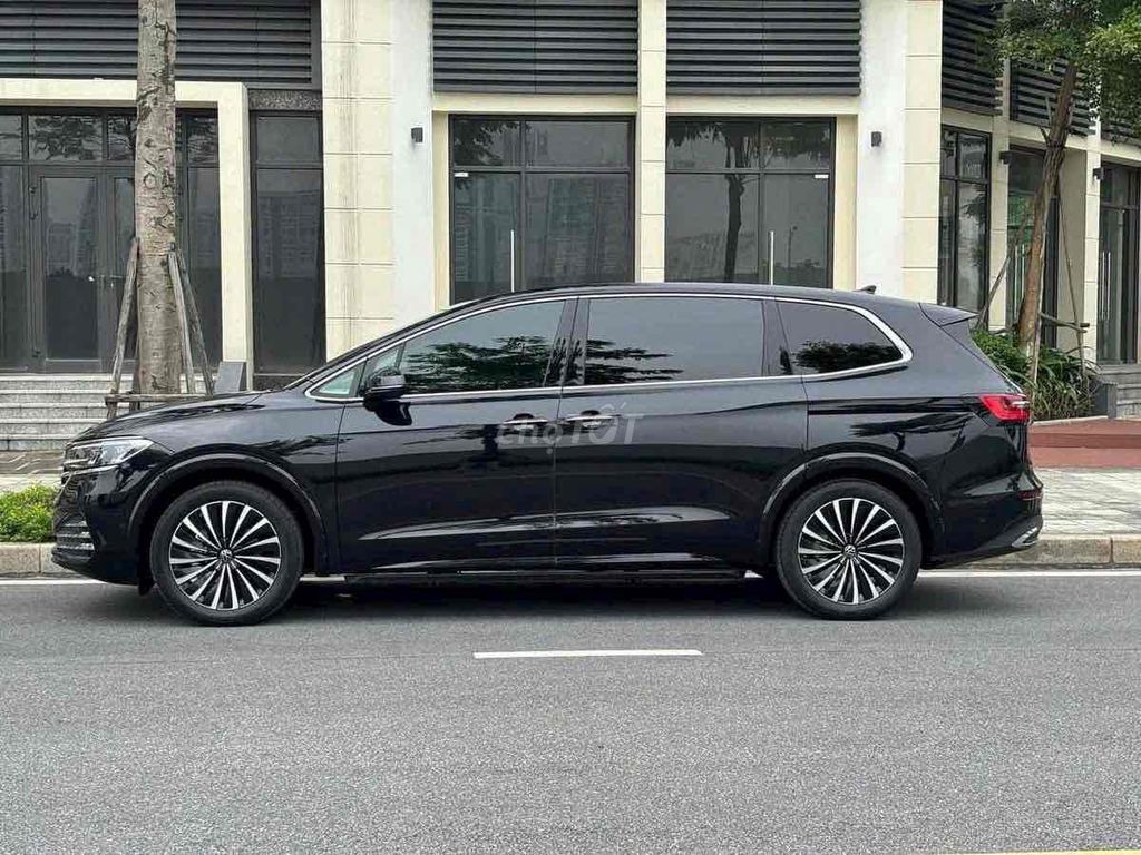 Volkswagen Viloran Đen 7 chỗ. Mua bán Ô tô tại Quận 5 Tp Hồ Chí Minh được đăng bởi Hưng Trang Volkswagen hình 3