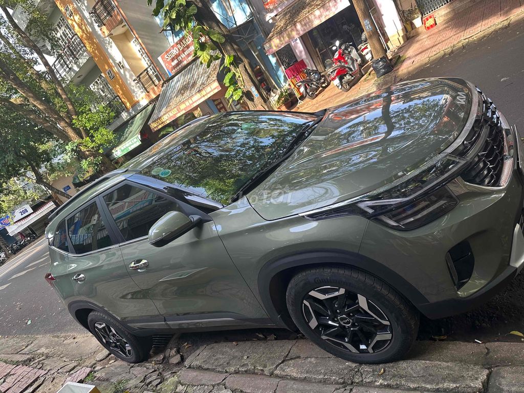 Kia Seltos 2024 Turbo Luxury 1.5 AT - 4892 km. Mua bán Ô tô tại Thành phố Buôn Ma Thuột Đắk Lắk được đăng bởi Thanh Trúc hình 1