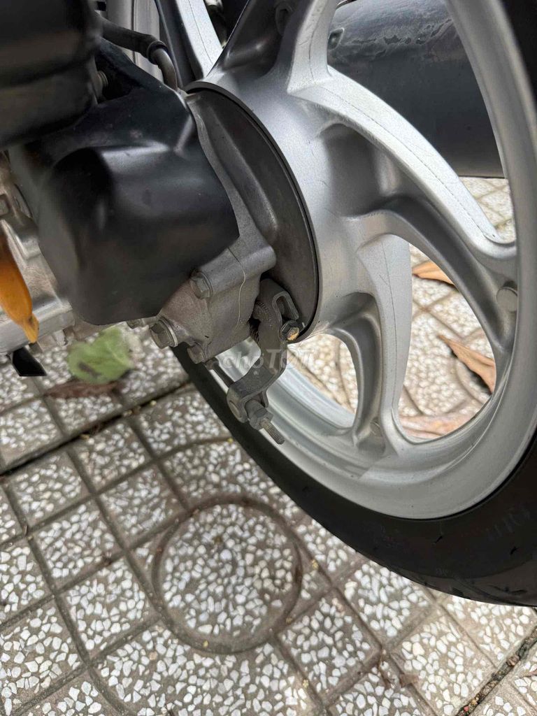 Visionfi màu đỏ bsđnai xe đẹp máy êm zin chạy manh. Mua bán Xe máy tại Thành phố Biên Hòa Đồng Nai được đăng bởi Phú Lê hình 7