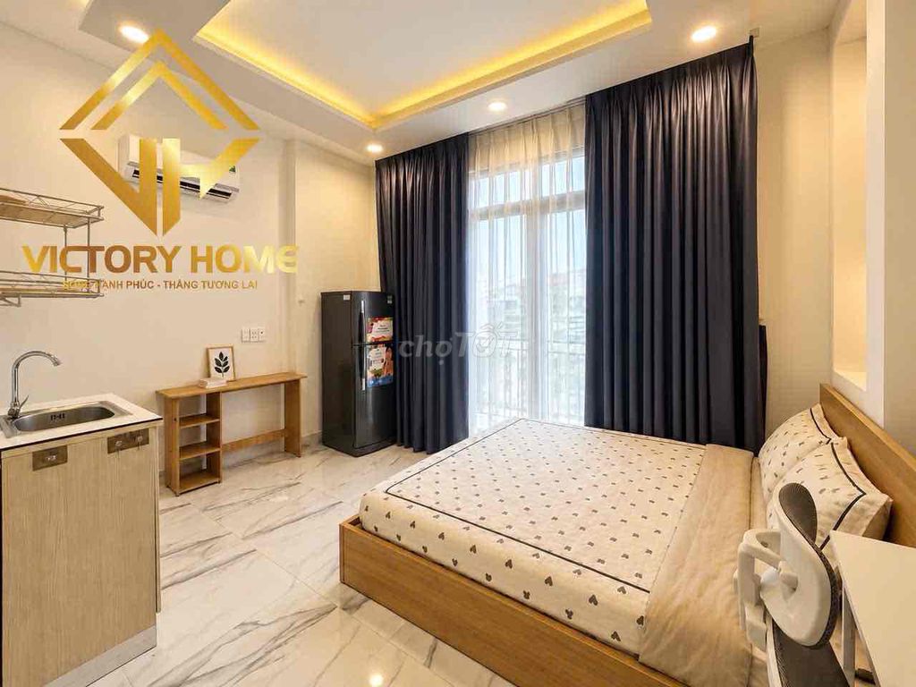 BAN CÔNG CỬA SỔ LỚN TRUNG TÂM PHÚ NHUẬN GẦN SÂN BAY QUẬN 1