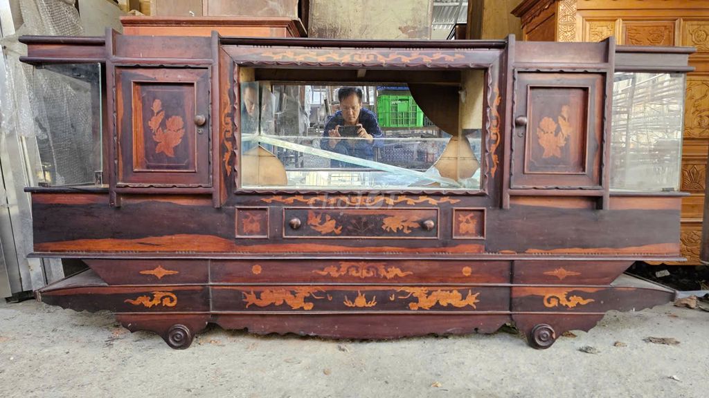 Tủ tivi xưa gỗ nâu cổ điển. Dịch vụ dọn dẹp nhà tại Quận Sơn Trà Đà Nẵng được đăng bởi THẾ GIỚI ĐỒ CŨ ĐÀ NẴNG hình 1