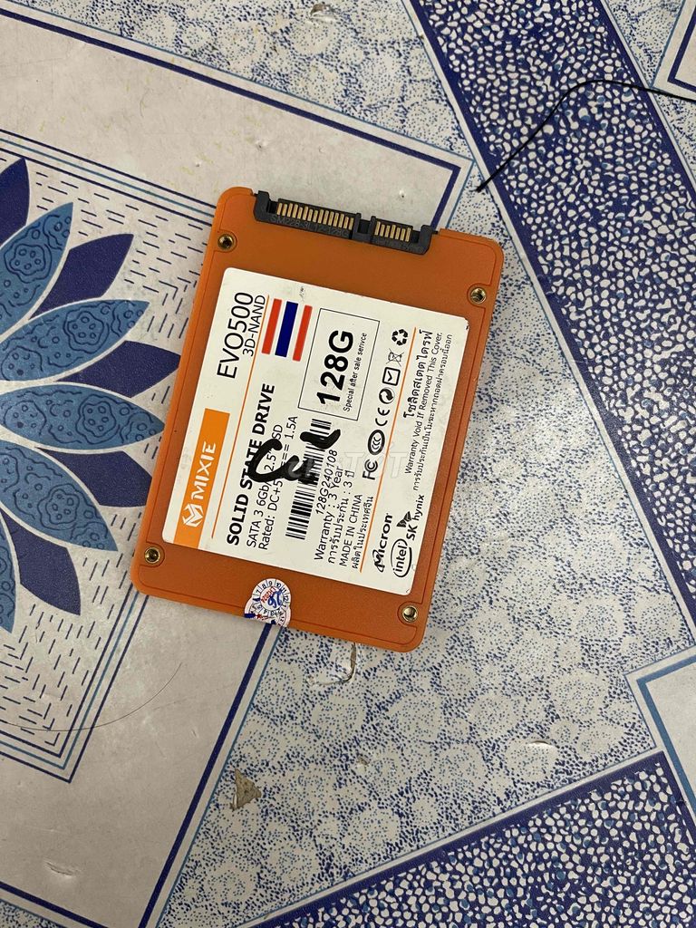 Dư ổ cứng SSD 128G có sẵn win 10 Pro