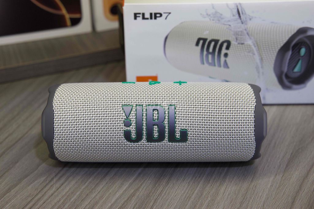 Loa Bluetooth JBL Flip 7 Trắng Mới. Mua bán Tivi, Âm thanh tại Huyện Trảng Bom Đồng Nai được đăng bởi Vinh Báo Đồng Nai hình 1