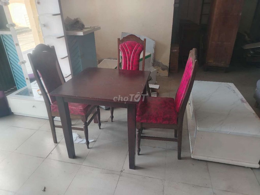 Bộ bàn ăn gỗ 3 ghế. Mua bán Bàn ghế tại Quận Ngũ Hành Sơn Đà Nẵng được đăng bởi Anh hình 1