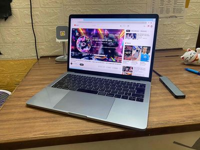 MacBook Pro 2017 đẹp nguyên