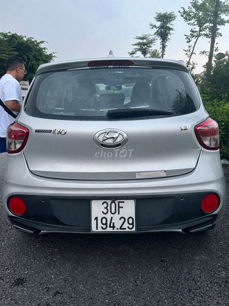 Hyundai i10 2018 Hatback Bạc 95000 km. Mua bán Ô tô tại Huyện Chương Mỹ Hà Nội được đăng bởi NHÂN HOÀ  hình 1