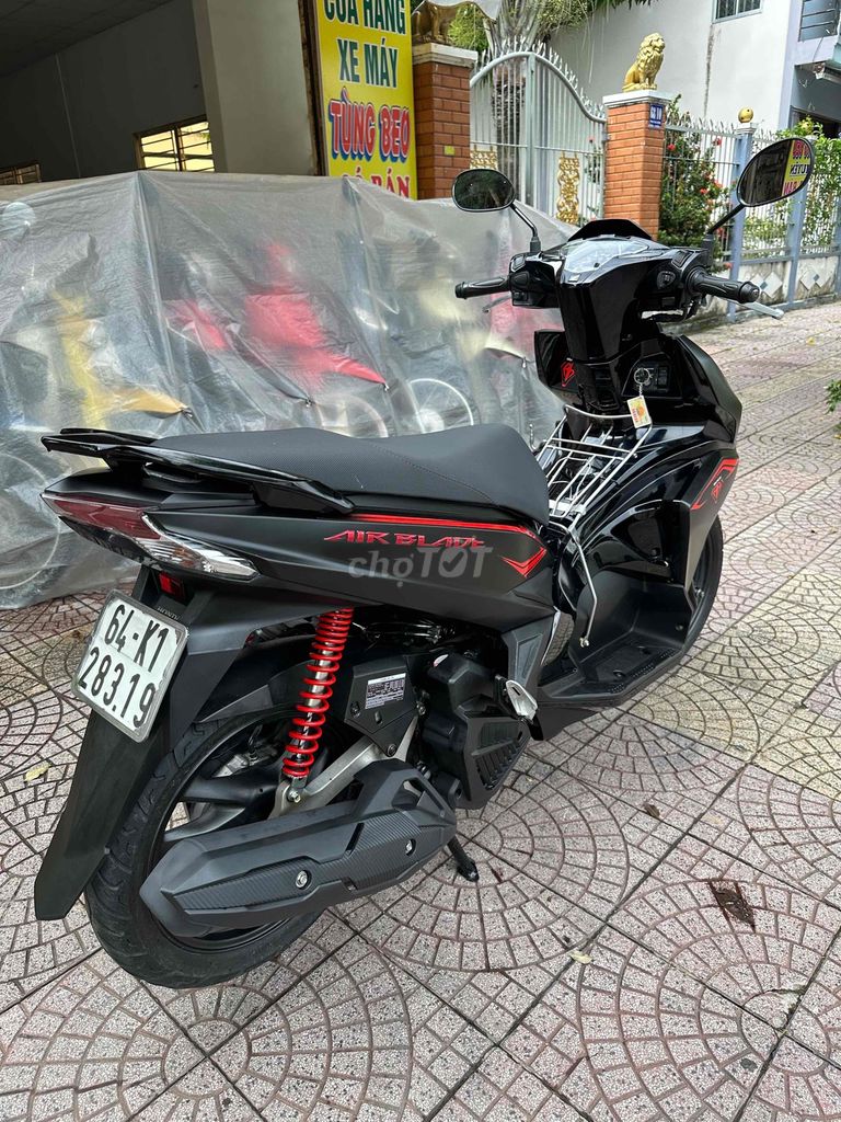 Honda Air Blade 2017 Đen nhám zin dep vĩnh long. Mua bán Xe máy tại Thành phố Vĩnh Long Vĩnh Long được đăng bởi xe máy Tùng Beo hình 7
