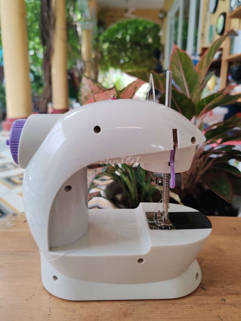 Máy may mini Trắng Tím Nhỏ gọn. Mua bán Nội thất, đồ gia dụng khác tại Quận 7 Tp Hồ Chí Minh được đăng bởi Vy Vy hình 1