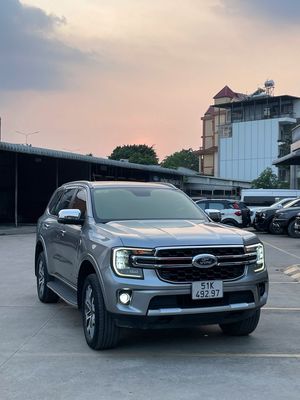FORD EVEREST TITANIUM 1 CẦU 2022 – NỘI THẤT NÂU