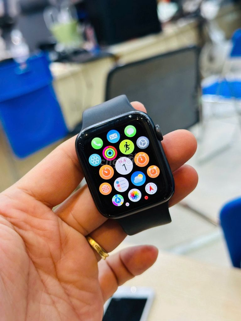 Apple Watch Series 5 44mm Màn hình luôn luôn sáng. Mua bán Thiết bị đeo thông minh tại Quận Đống Đa Hà Nội được đăng bởi Nguyễn Thu hình 1