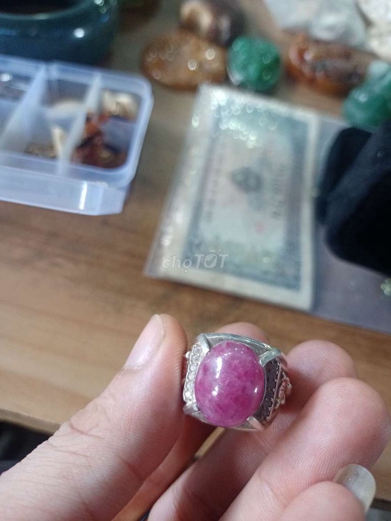 Nhẫn bạc đính viên ruby 
Ni 18mm
Lên tay sang