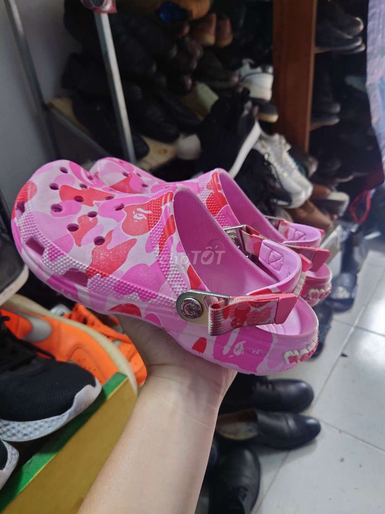 Dép  Crocs chính hãng sZ 41. Mua bán Giày dép tại Quận Hà Đông Hà Nội được đăng bởi Đức Thịnh 389  hình 1