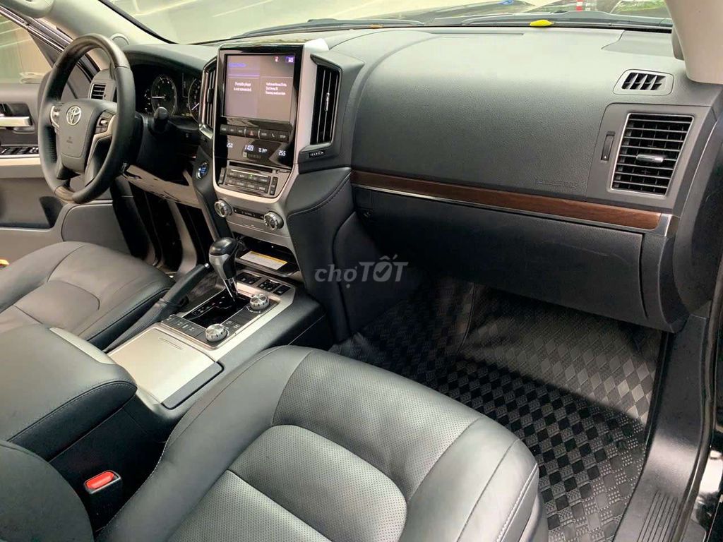 Toyota Land Cruiser xe chủ tịch thiên hạ vô địch. Mua bán Ô tô tại Quận Bắc Từ Liêm Hà Nội được đăng bởi Gia Quân hình 10