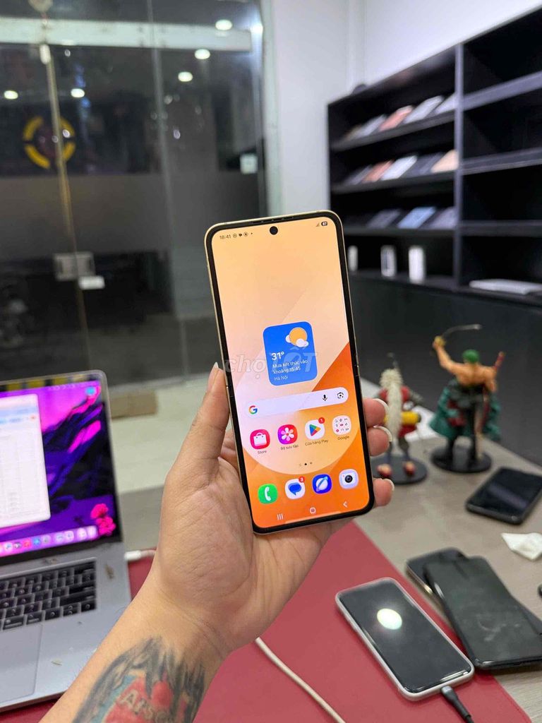 Samsung Zflip 6 256GB Vàng Like New. Mua bán Điện thoại tại Quận Đống Đa Hà Nội được đăng bởi KT Hà Nội Mobile hình 1