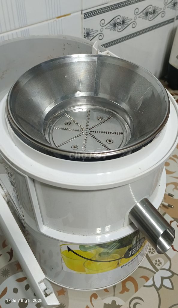 THANH LÝ MÁY ÉP TRÁI CÂY PANASONIC 800W GIÁ 850k. Mua bán Bếp, lò, đồ điện nhà bếp tại Huyện Nhà Bè Tp Hồ Chí Minh được đăng bởi Ngọc Mỹ hình 3