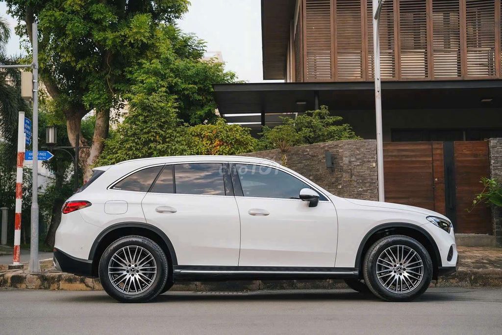 Mercedes GLC200 4matic 2023 Trắng. Mua bán Ô tô tại Quận 7 Tp Hồ Chí Minh được đăng bởi Hoàn Lee Xe Lướt hình 5