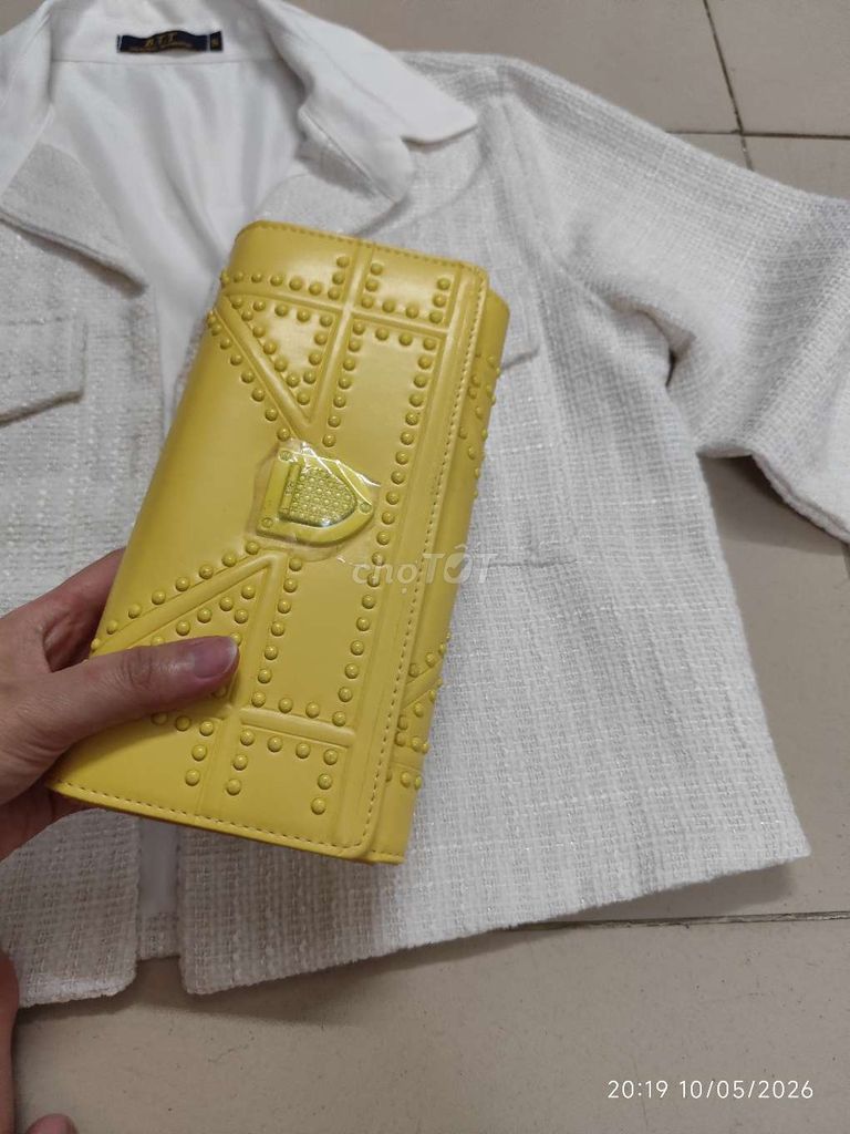 Ví cầm tay Nữ Da Vàng. Mua bán Túi xách tại Quận Bình Tân Tp Hồ Chí Minh được đăng bởi Phạm Ngọc Phương Phương hình 1