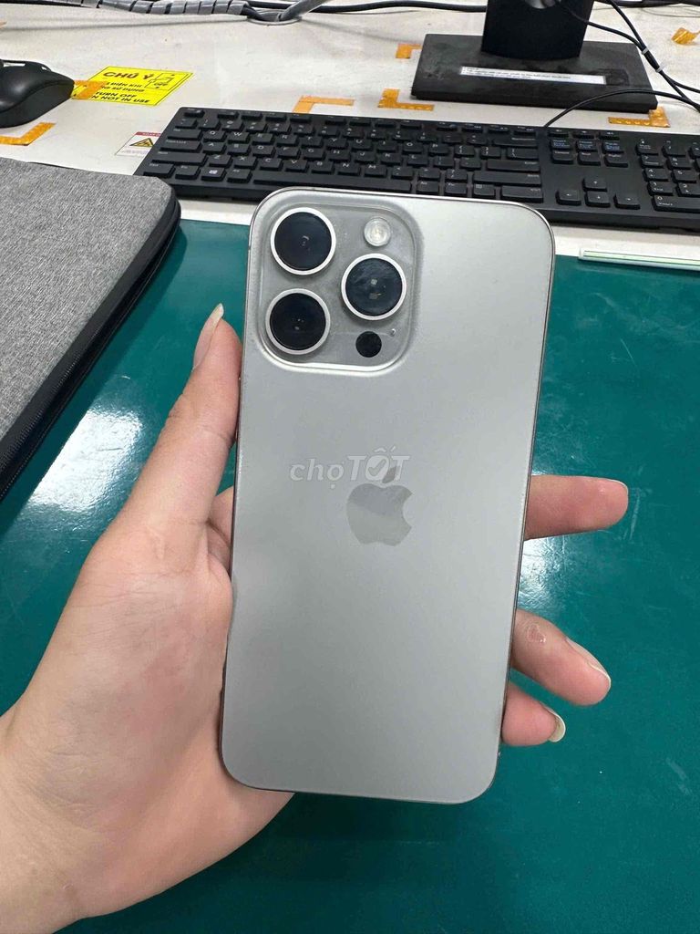 Apple iPhone 15 Pro Max Titan tự nhiên. Mua bán Điện thoại tại Quận Hà Đông Hà Nội được đăng bởi Thanh Le Trung hình 1