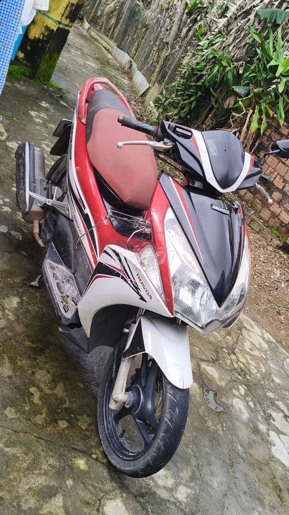 Honda Air Blade 2011 108cc Trắng-Đỏ-Đen. Mua bán Xe máy tại Huyện Hòa Vang Đà Nẵng được đăng bởi Châu Thương hình 5