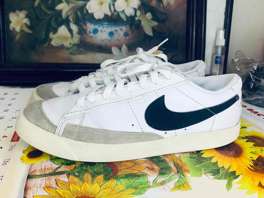 Nike DA6364-101 cỡ 42 còn mới và đẹp