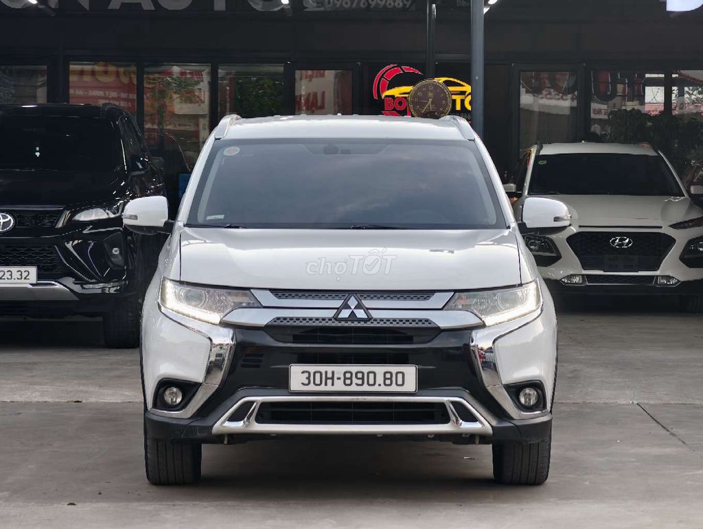 Mitsubishi Outlander 2021 белый