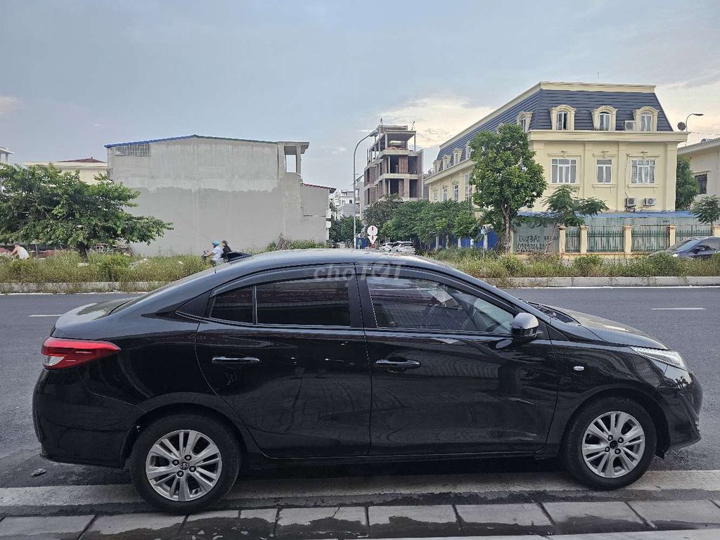 Toyota Vios E, механическая коробка передач, 5 мест, цвет черный