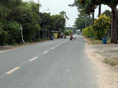 NHÀ MẶT TIỀN ĐƯỜNG LỚN