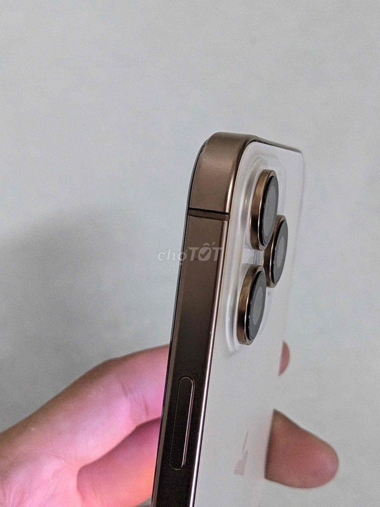 iPhone 16 Pro Max 256GB Vàng Quốc Tế không sài sim. Mua bán Điện thoại tại Thị xã Tân Uyên Bình Dương được đăng bởi Jonh witch hình 1