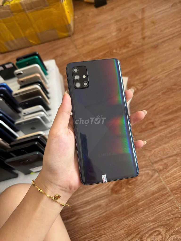 Samsung Galaxy A71 128G máy đẹp. Mua bán Điện thoại tại Thành phố Thủ Dầu Một Bình Dương được đăng bởi Phước Mobile hình 1
