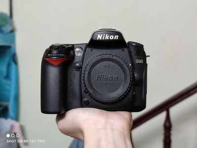 Máy ảnh Nikon D90