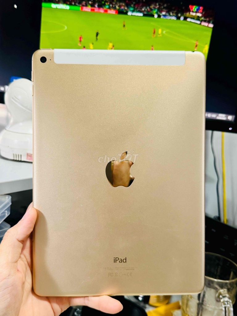 Apple iPad Air 2 Wifi + 4G 16GB Vàng. Mua bán Máy tính bảng tại Quận Ninh Kiều Cần Thơ được đăng bởi nguyễn tấn hoài hình 1