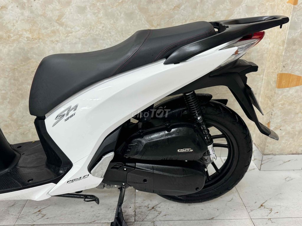 SH 125 khoá ga đời 2016 trắng đen 43F1-281.35. Mua bán Xe máy tại Quận Sơn Trà Đà Nẵng được đăng bởi Minh Dũng bán trả góp 136 vân đồn  hình 5