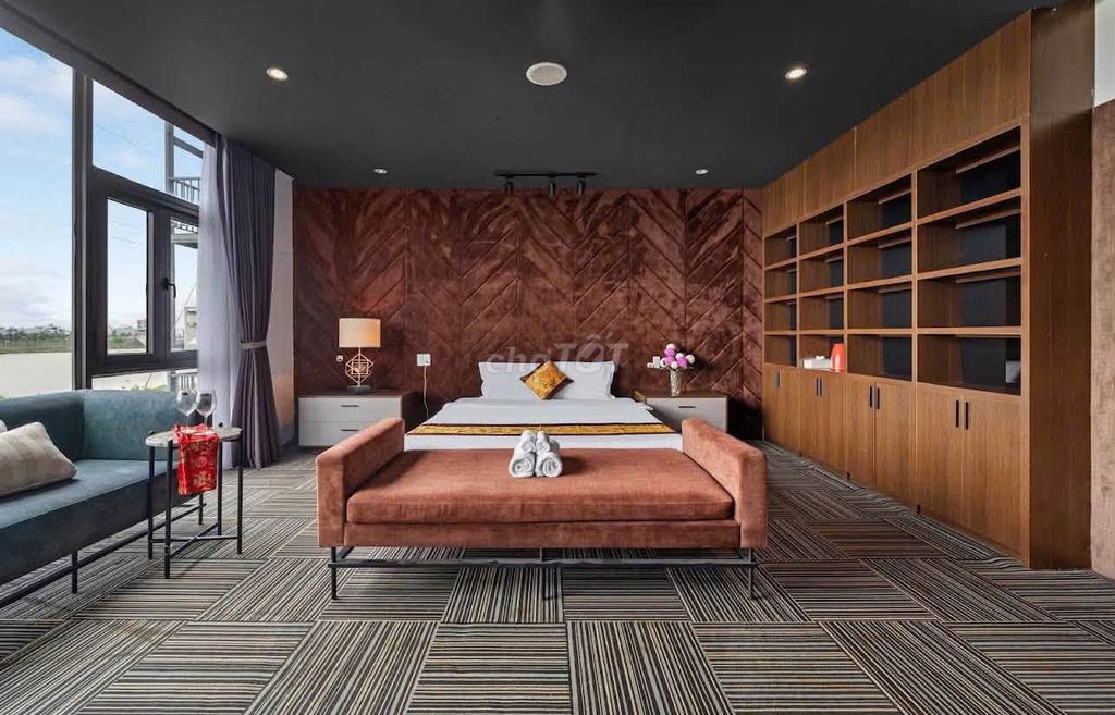 Cho thuê villa hồ bơi 3 tầng mặt tiền Nguyễn Đình Thi, Hoà Xuân