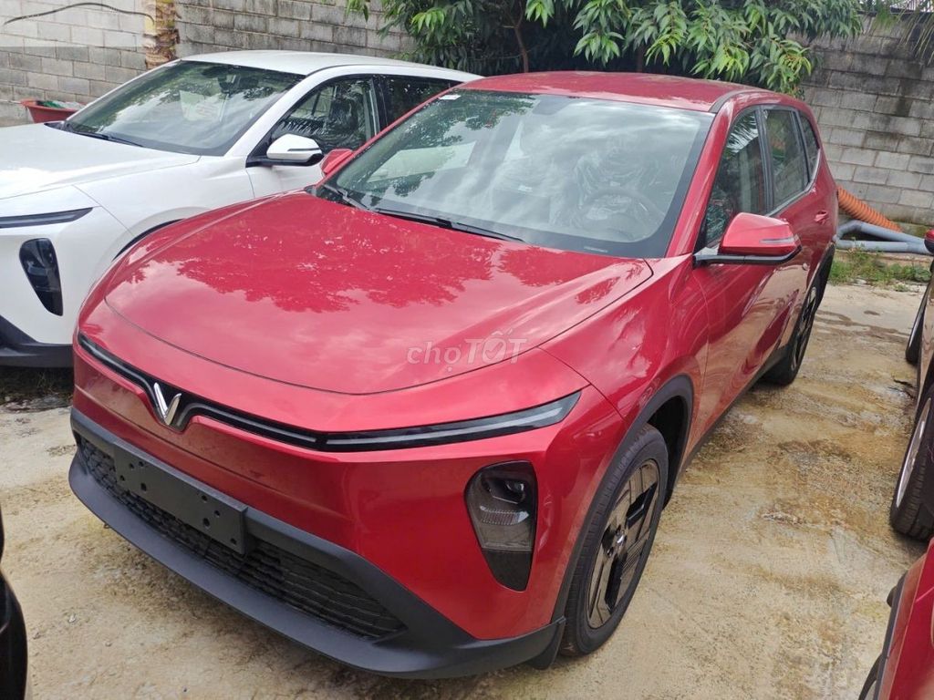 VinFast VF MPV 7 2026 электро 7 мест красный