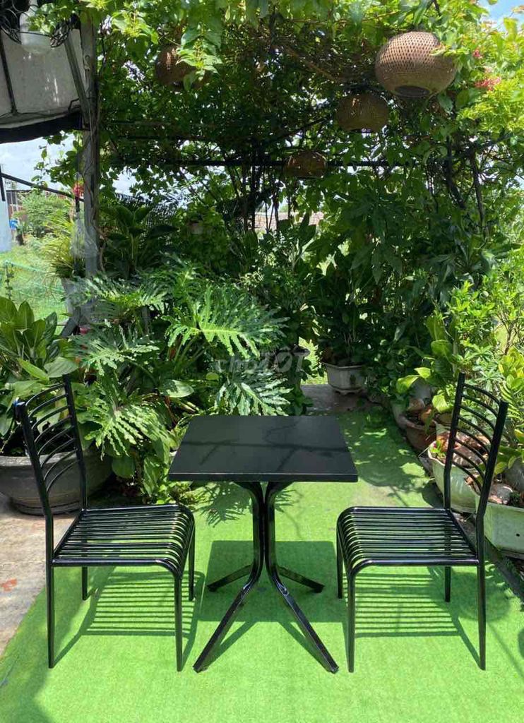 Mình cần thanh lý 2 bộ bàn ghế caffe sân vườn 🌸🍀. Mua bán Bàn ghế tại Huyện Bình Chánh Tp Hồ Chí Minh được đăng bởi Tú Nam hình 1