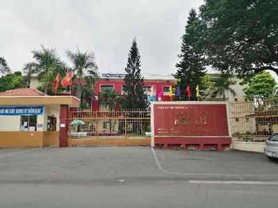 HÀNG H.IẾM XE HƠI XE TẢI THÔNG-QUANG TRUNG-NGAY TRƯỜNG HOA LƯ -METRO
