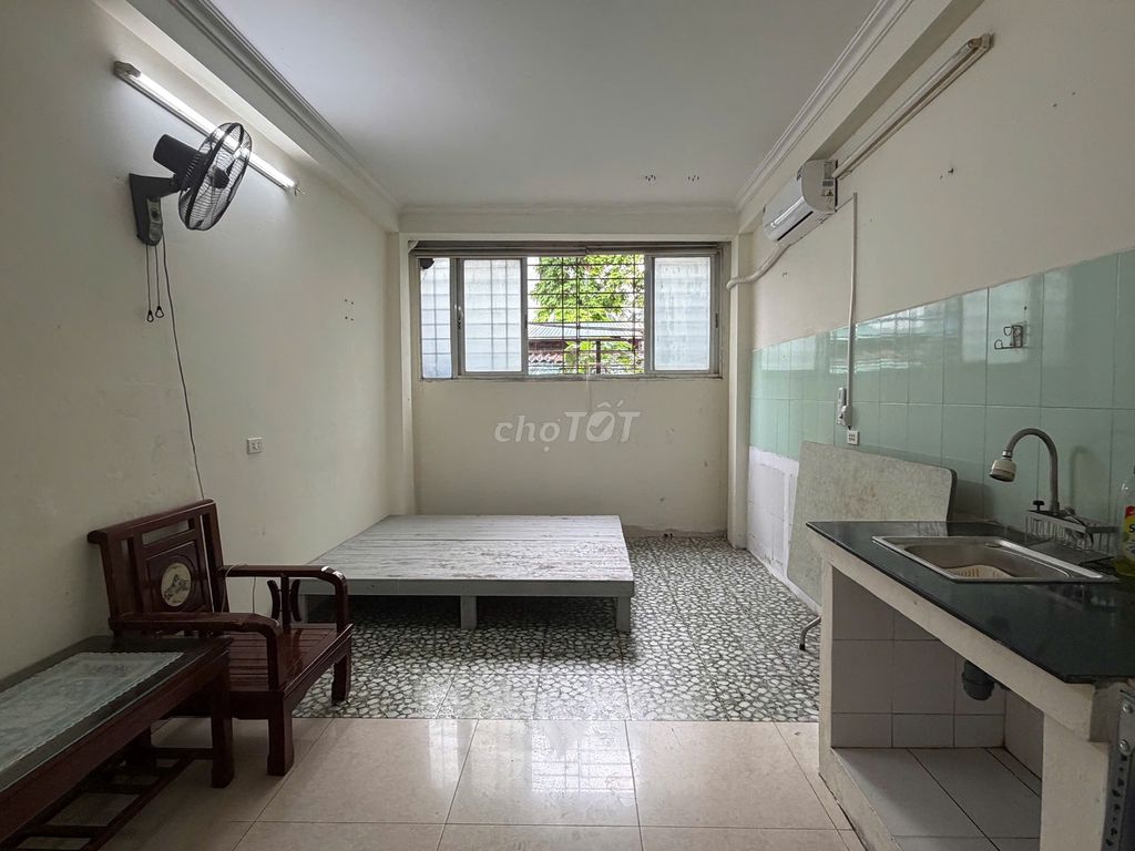 Phòng trọ khép kín 25 m2 trong ngõ 210 Hoàng Quốc Việt
