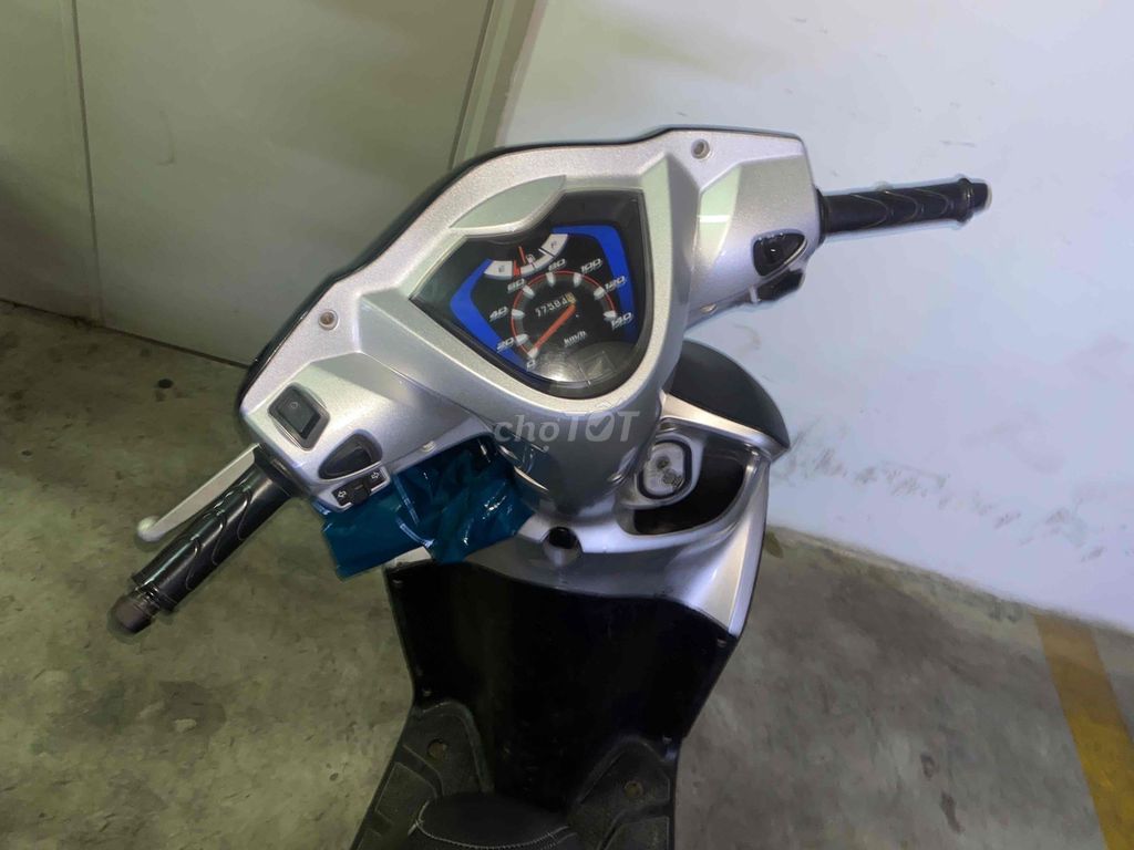 Cần bán Honda Vision đời đầu. Mua bán Xe máy tại Quận Hoàn Kiếm Hà Nội được đăng bởi Việt Hà Nguyễn hình 3