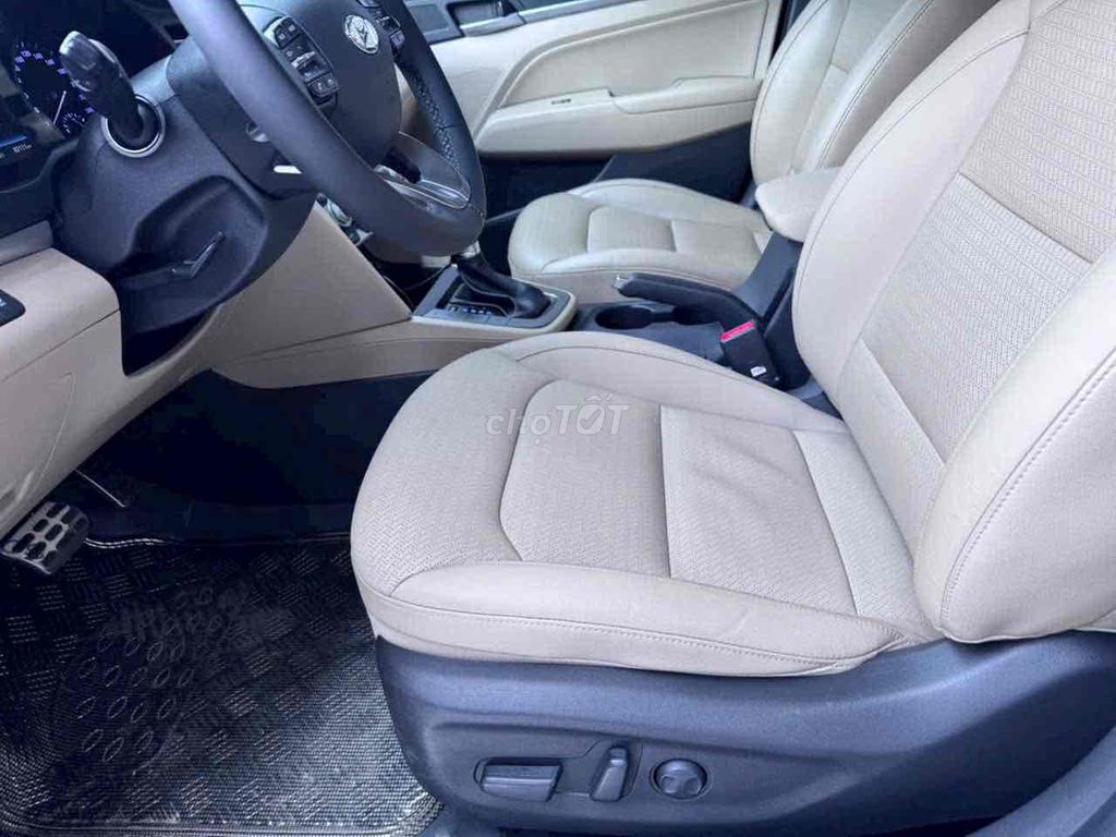 Hyundai Elantra 2019 2.0AT - 82000 km. Mua bán Ô tô tại Quận 12 Tp Hồ Chí Minh được đăng bởi HA hình 8