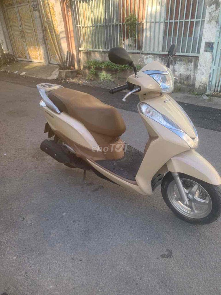 Honda Lead màu Vàng kem. Mua bán Xe máy tại Thành phố Thủ Đức Tp Hồ Chí Minh được đăng bởi thuy tran hình 2