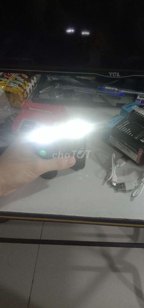 Đèn pin 3 mắt mini siêu sáng nam châm sạcC kèm cáp